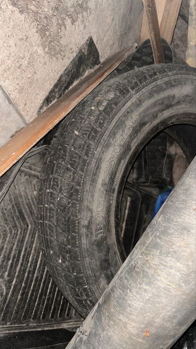 Продам шины зимние на 18