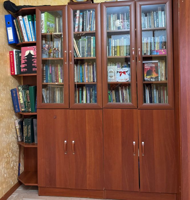 Книжный 2 шкафа.