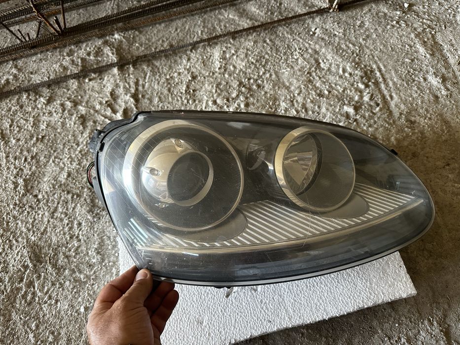 Far dreapta xenon vw golf 5.cod:1k6941032.