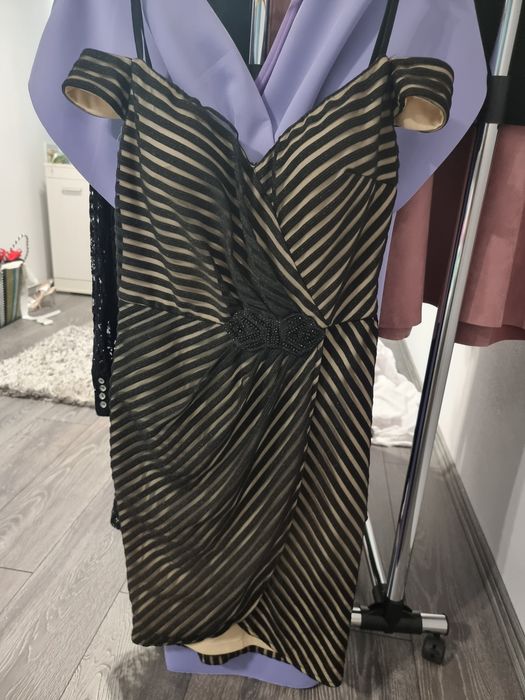 Vand rochii pentru detalii aștept mesaj în privat