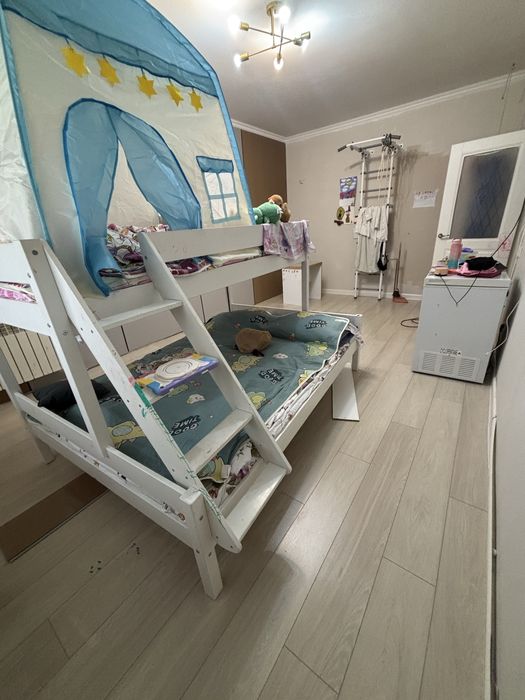 Двухярусная кроватка