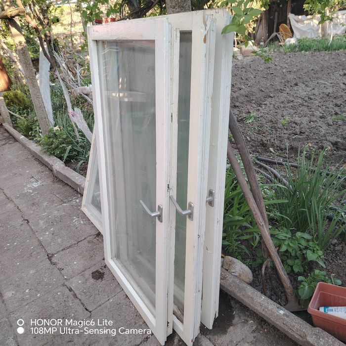 Дървени прозорци