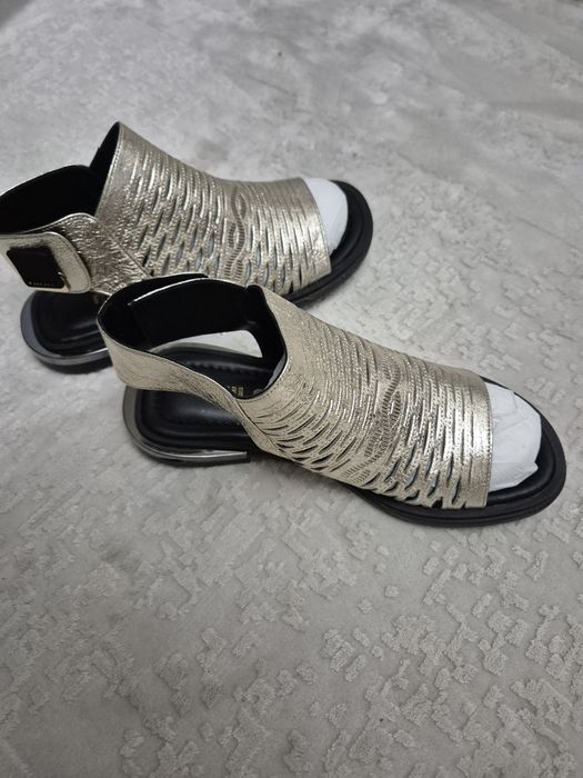 Босоножки модные, кожа