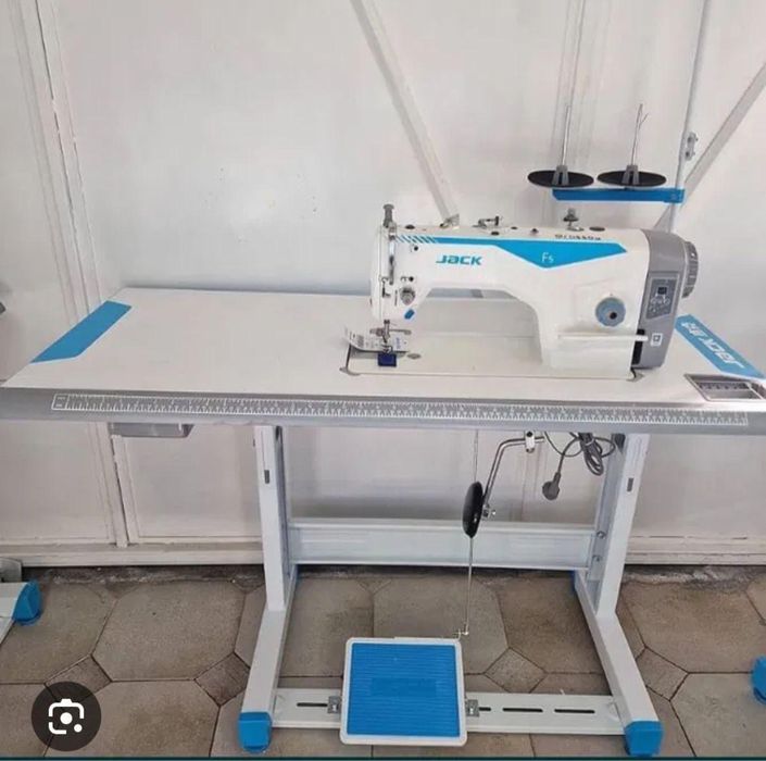 Швейная машинка и оверлок