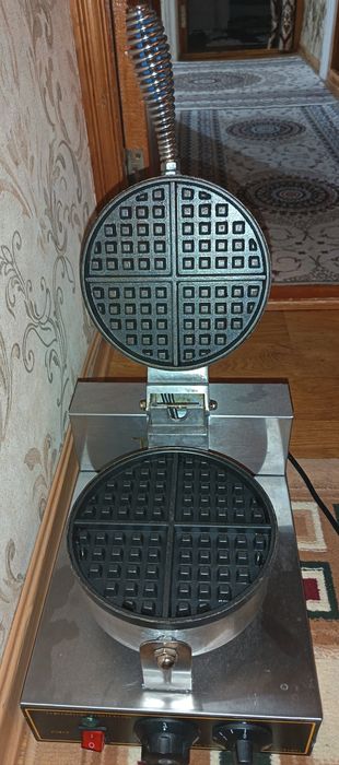 Продам Вафелница б.у.