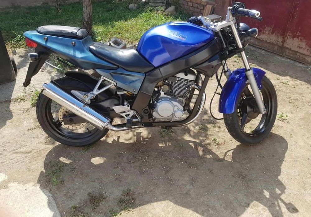 Vând motor daelim 125