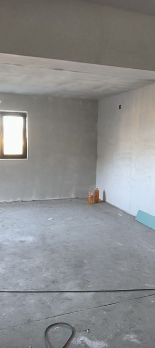 Execut zugrăveli. Plachez, tencuieli, decorativă, decojesc apartamente
