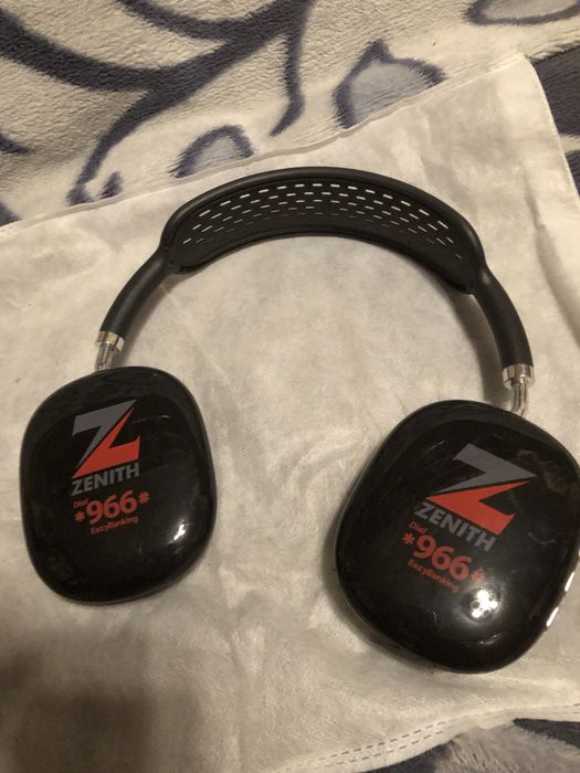 Casti diferute modele