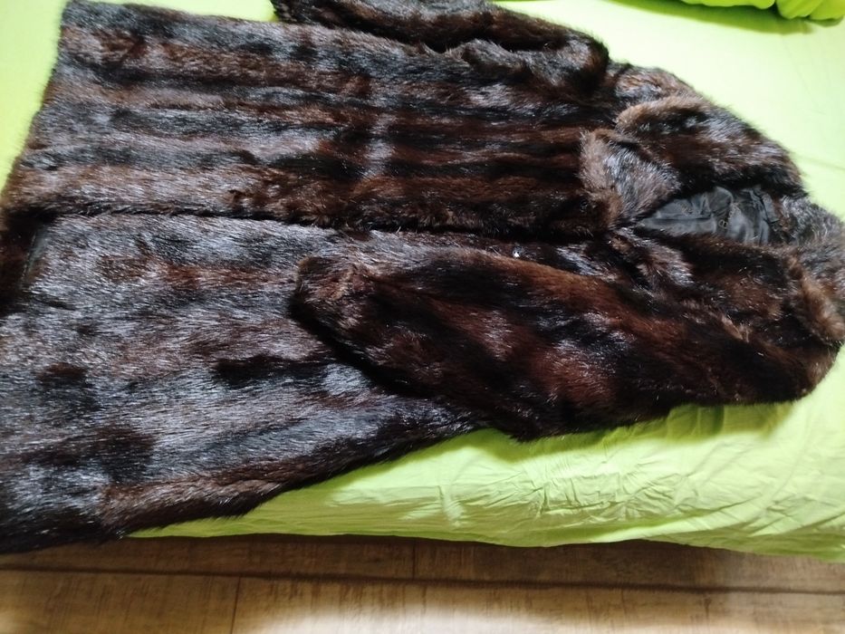 Vând haina de blană