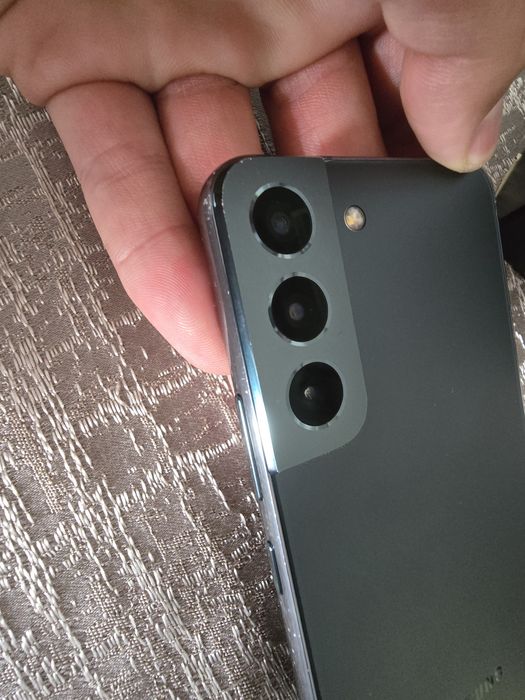 Продавам Samsung s22