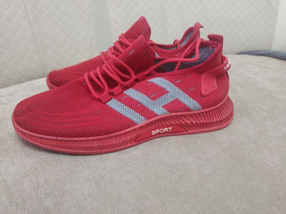 Продам мужские кроссовки