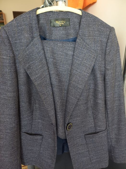 Продам женский костюм