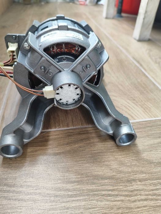 Двигател за пералня Indesit