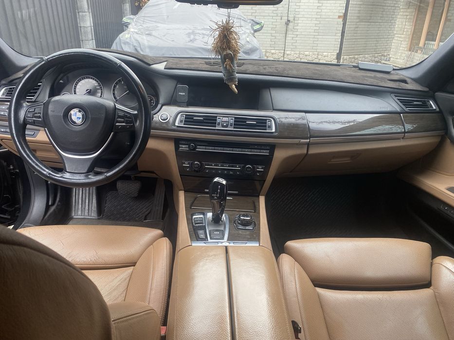 BMW 750 F02 2009год