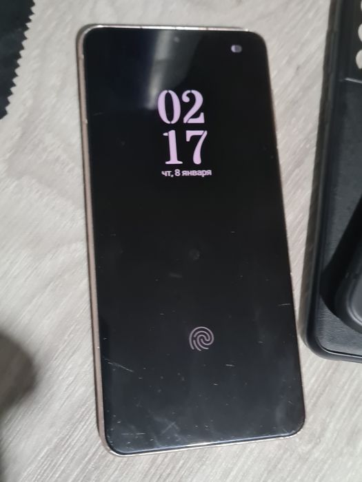 Продам Samsung S21 plus  8/128.