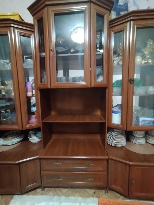 Сервант в отличном состоянии