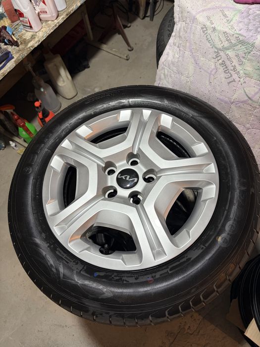 Kia новые диски штампы R16, с новой летней резиной 215/60 16