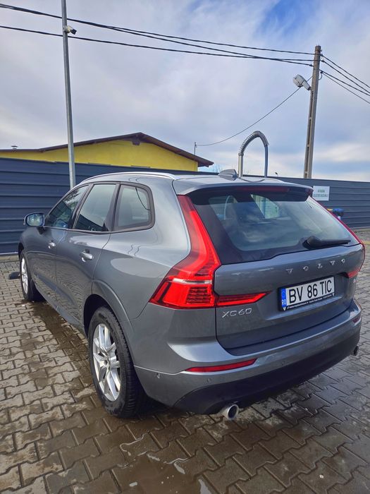 Volvo XC60 Momentum întreținut