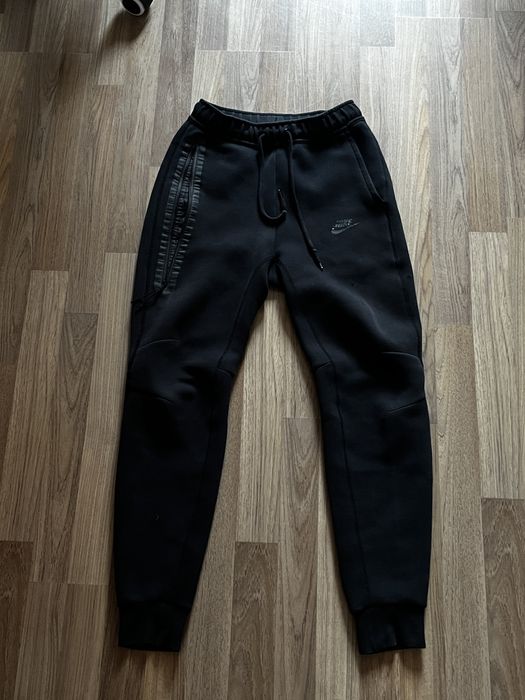 Nike tech fleece Xs черен