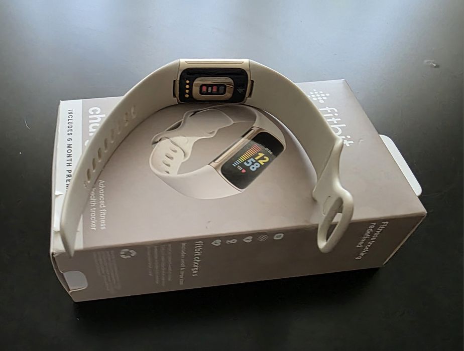 Bratara fitbit charge 5 impecabil