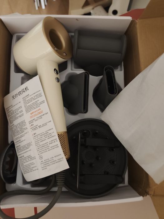 Продам фен для волос за 9999 тг!