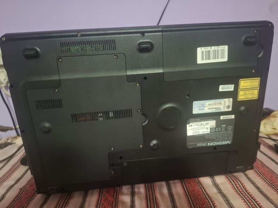 Vând laptop  in stare perfecta sau accept si schimburi