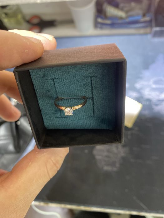 Продается золотое кольцо 585 пробы