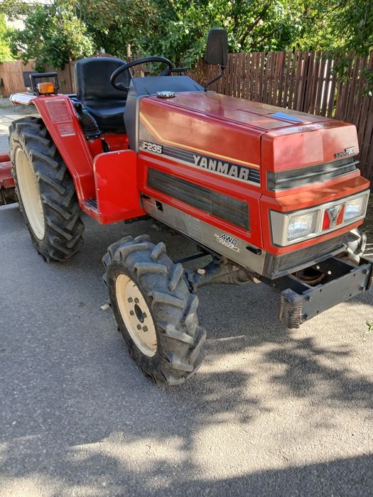 Tractor japonez yanmar f235