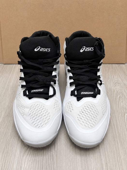 Кроссовки Asics.