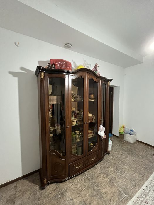 Бу сервант сатылады срочно