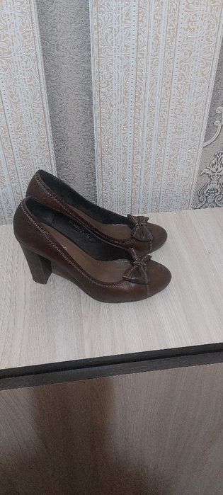 продам женские туфли