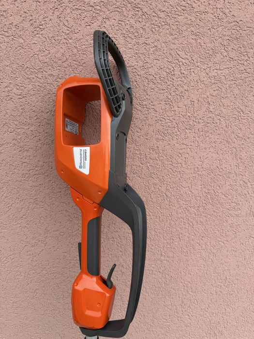 Husqvarna drujba ,foarfeca de tuns gard viu pe acumulator