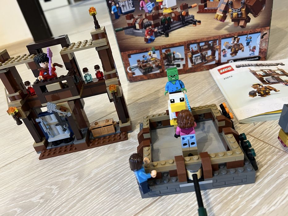 Lego Minecraft Ring de lupta la conacul din padure