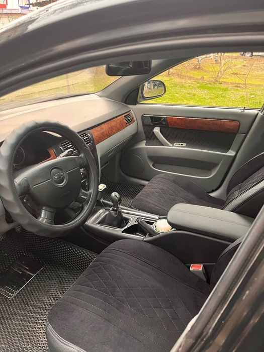 Срочна прадайотся ласети 2 паз2010 год.