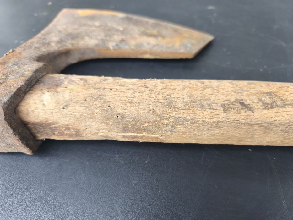 Стара голяма брадва