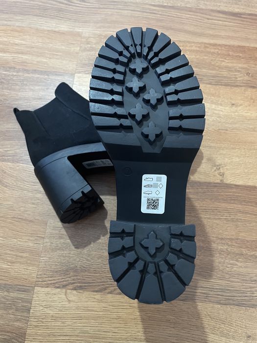 Ghete Asos, piele intoarsa ecologica, marimea 40, pret negociabil