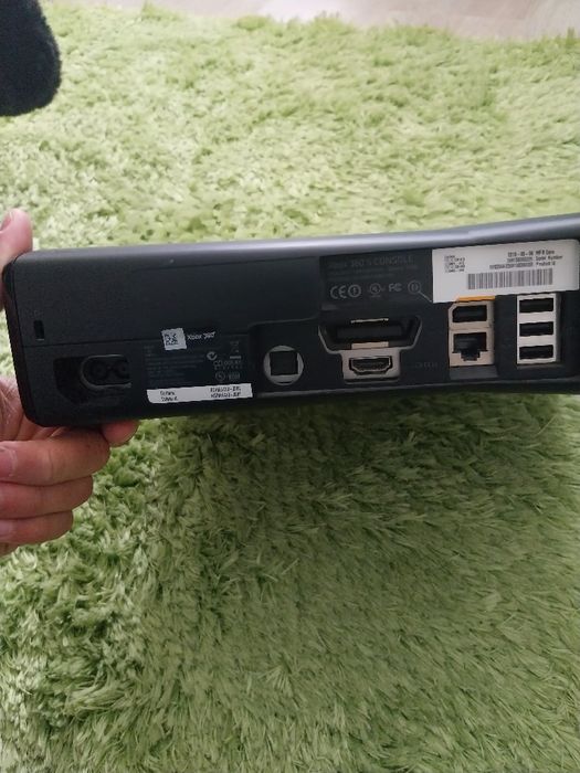 Продавам xbox 360 slim и hardisk с 1.5TB памет с над 500 игри, като gta 5, forza horizon , call of duty и много други