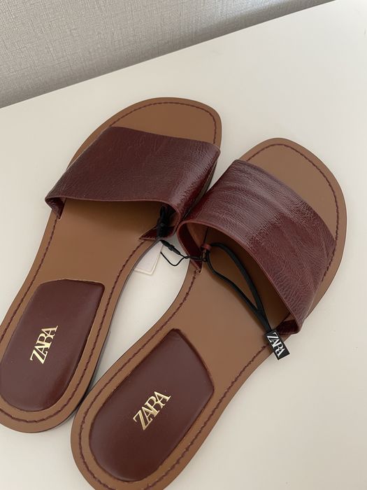 Кожаные шлепанцы zara