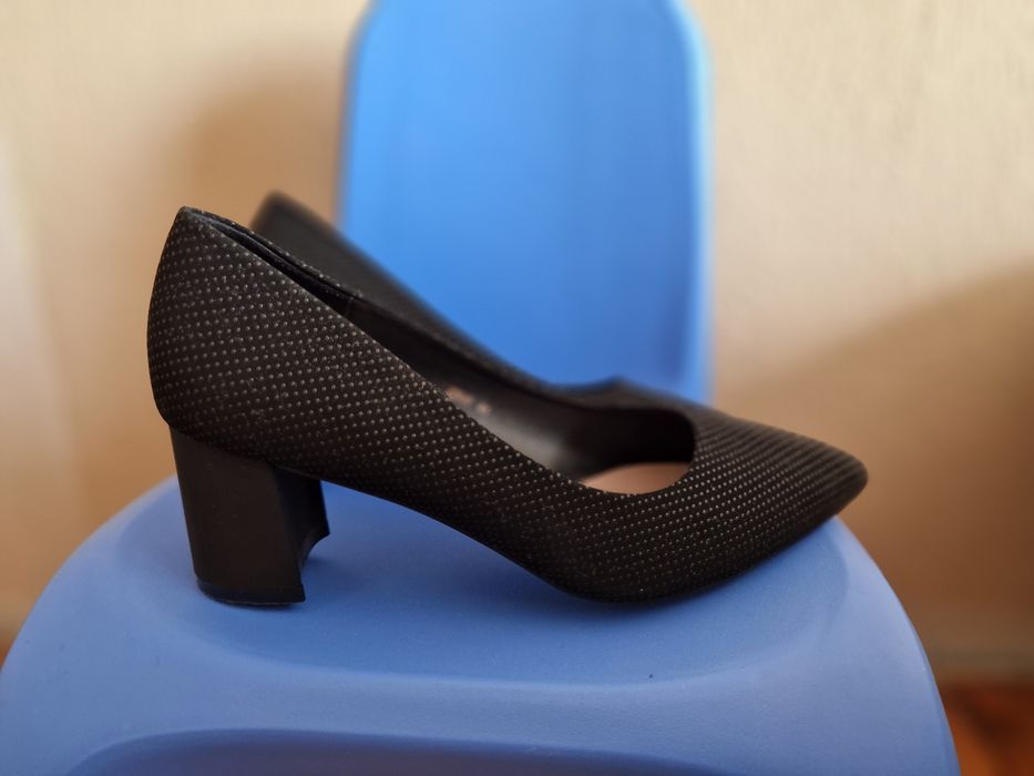 Официални черни дамски обувки