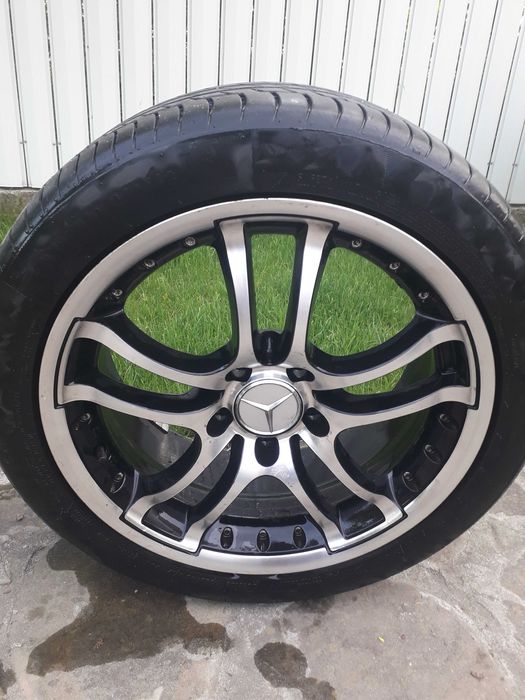 Roți pe 17" cu cauciucuri de vară