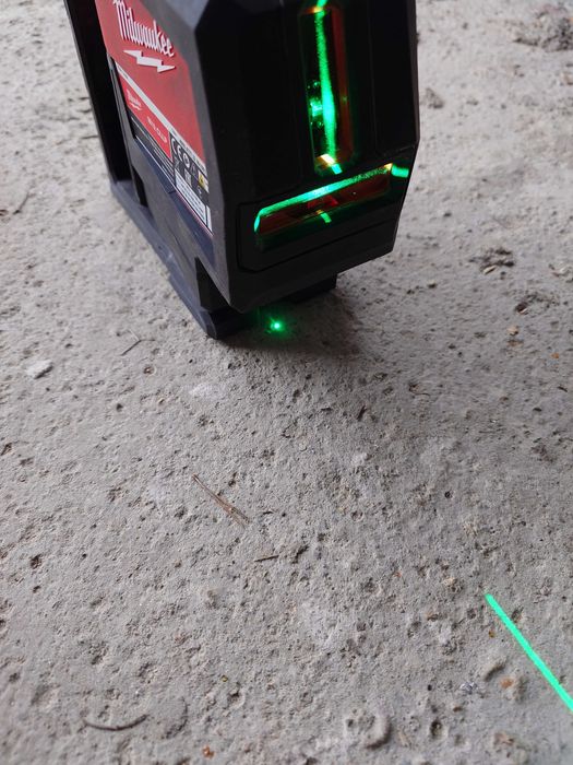 Лазерен нивелир Milwaukee