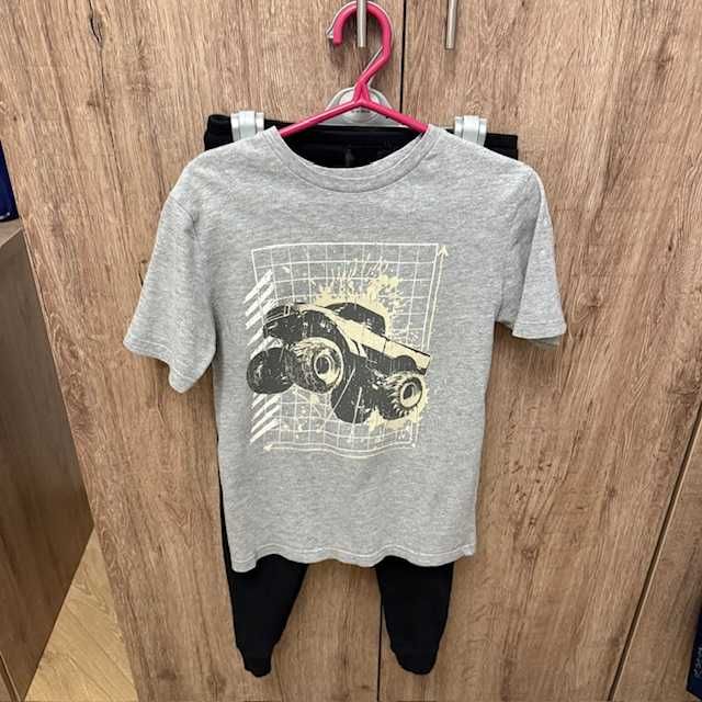 Комплект: футболка и штаны размер 128-134