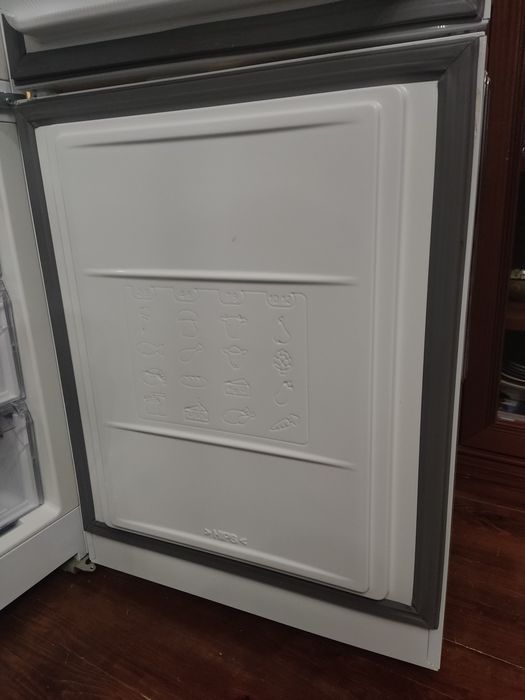 Продам холодильник Hotpoint Ariston