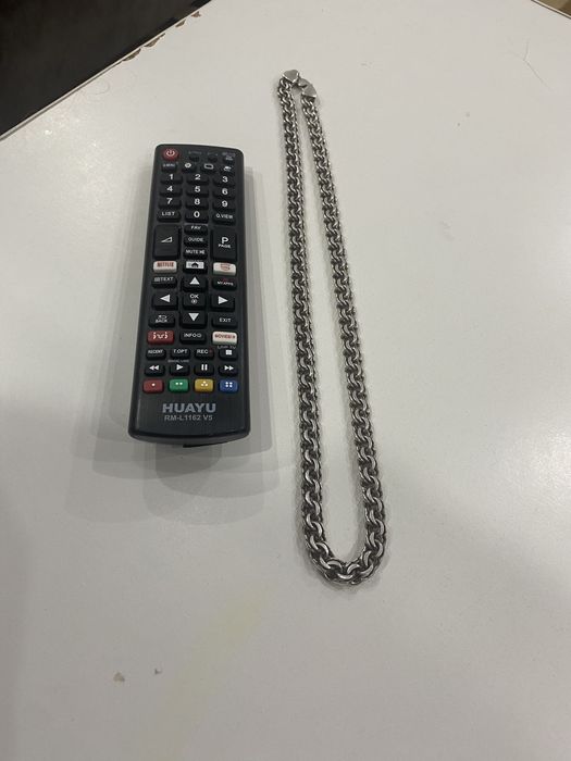 Продам серебреную цепь