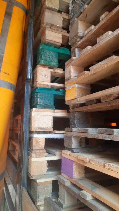 Vând paleți non euro