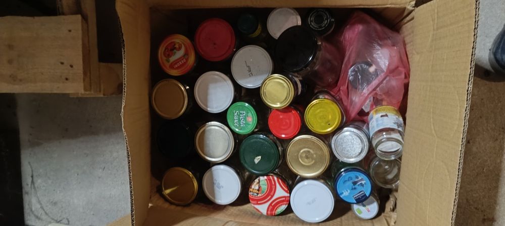 подарявам празни стъклени буркани и бутилки
