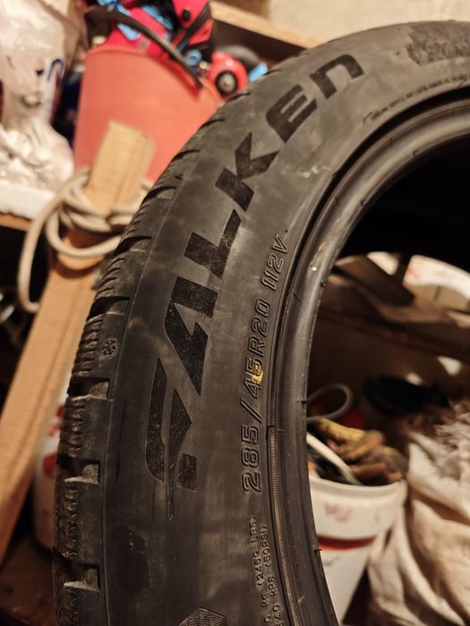 285/45/20 зимни гуми Falken