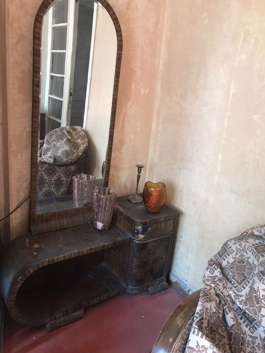 Стара метална тоалетка