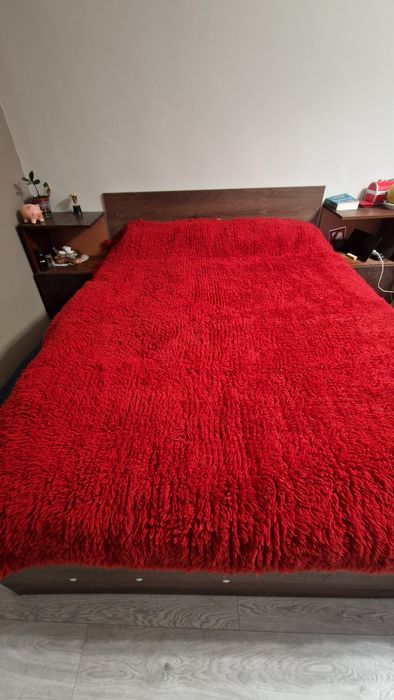 Червен вълнен губер /китеник/ с размери 170 см./220 см.