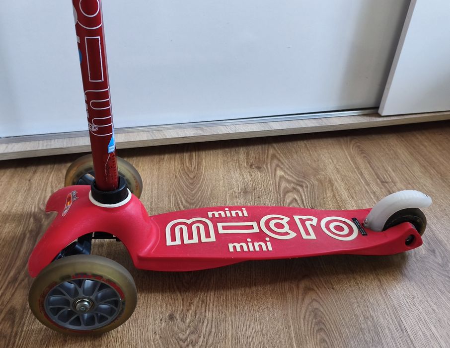 Червена тротинетка Mini Micro със седалка